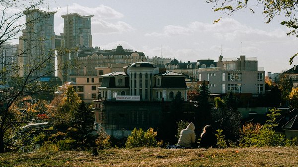 Comment organiser une expédition de trekking dans le parc national de Rwenzori, Ouganda : équipements et conseils pratiques ?