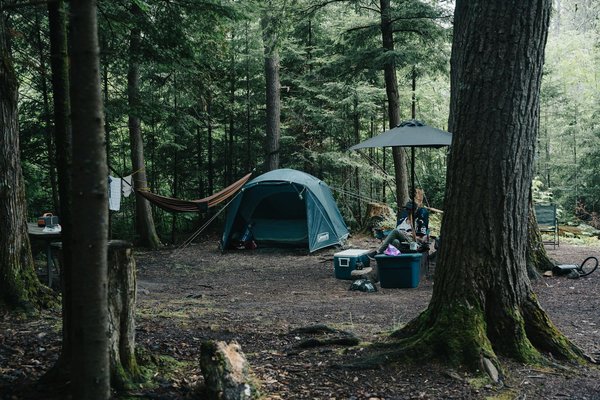 Comment organiser un camping pour une expédition de VTT dans les Rocheuses?
